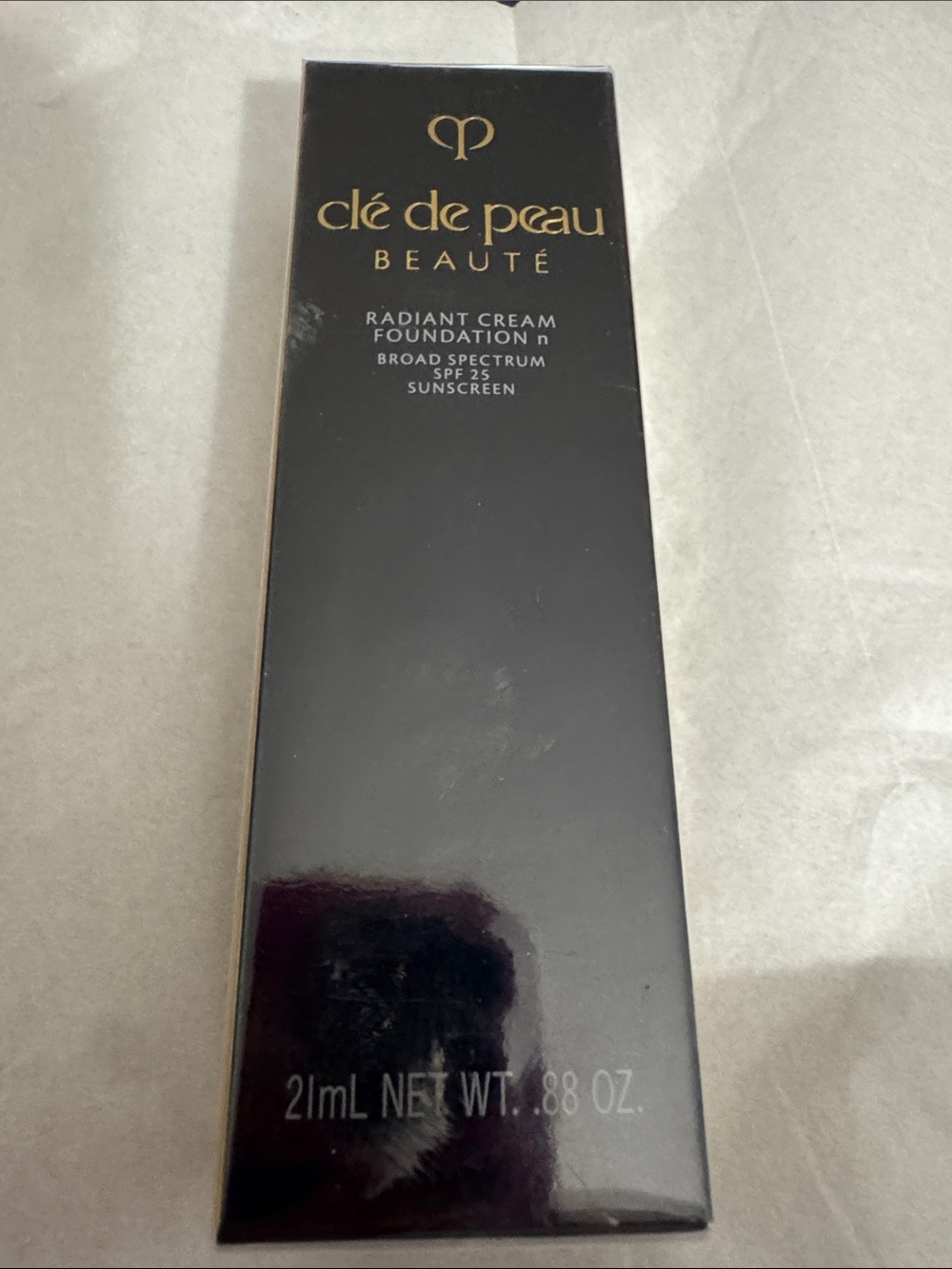 Clé De Peau Beauté radiant cream foundation very deep beige nib sealed